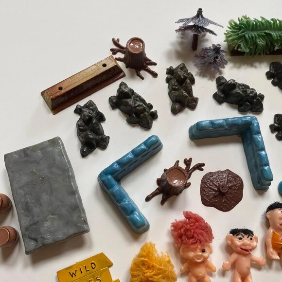 1965 Marx Troll Village Playset Pieces - LOTS of Figures! - Picture 8 of 9